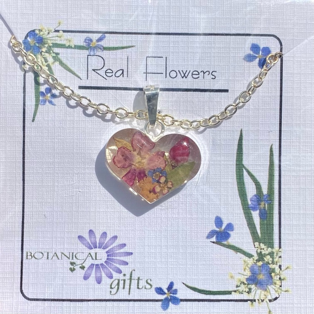 Real Flowers Heart Shaped Pendant Necklace NWT.